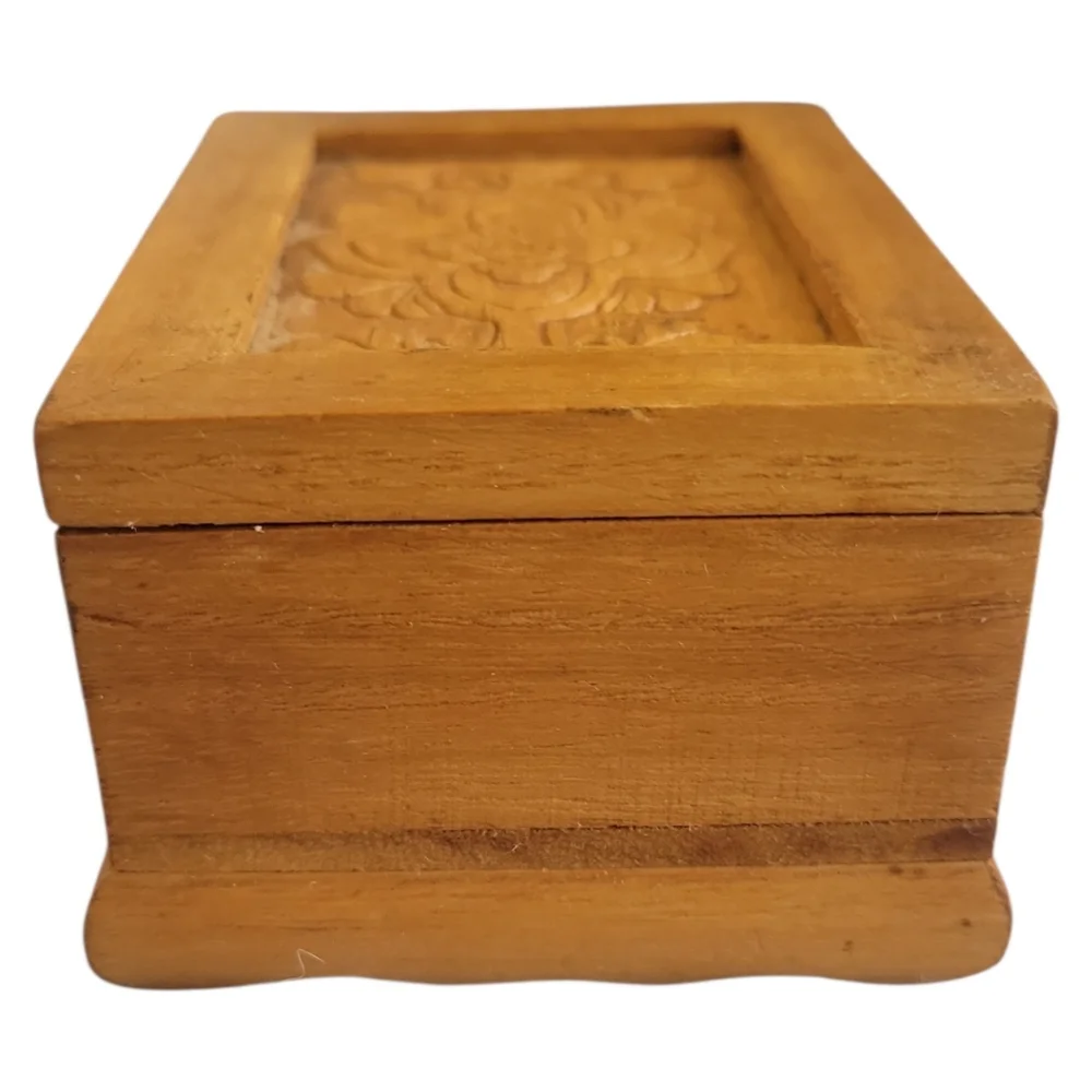 Vtg Wooden Carved Flower Floral Trinket Jewelry Box Brass Latch Hinges